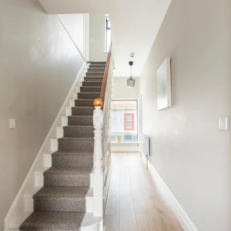 The Wild Atlantic Townhouse بيت للعطل *