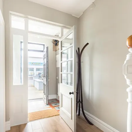 The Wild Atlantic Townhouse إنيسكرون