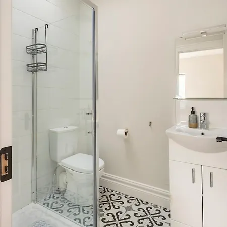 بيت للعطل The Wild Atlantic Townhouse إنيسكرون