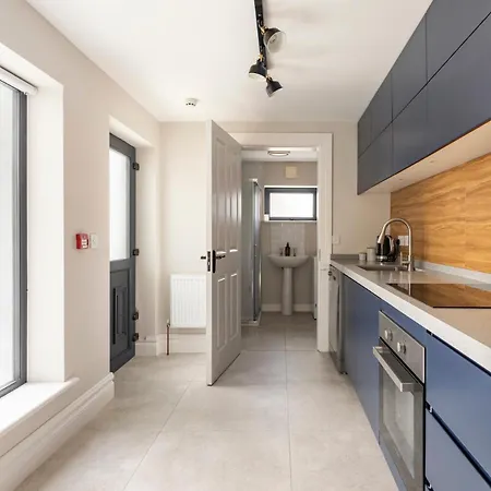 The Wild Atlantic Townhouse * إنيسكرون