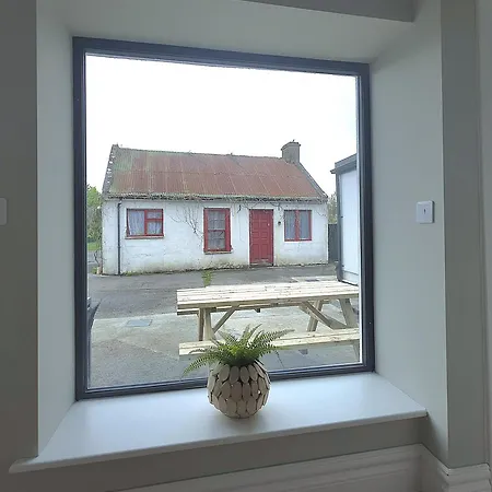 The Wild Atlantic Townhouse بيت للعطل
